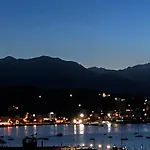 Tres Bel Avec Terrasse De 87m2 Avec Superbe Vue Panoramique Sur La Baie D Апартаменты