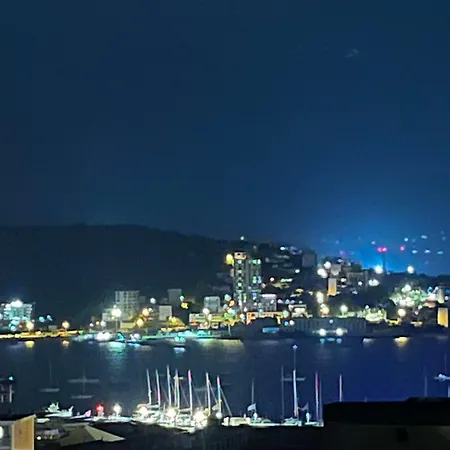 Très Bel Avec Terrasse De 87m2 Avec Superbe Vue Panoramique Sur La Baie D *