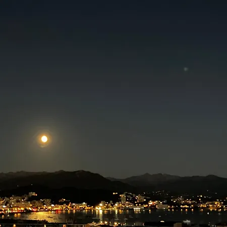 Très Bel Avec Terrasse De 87m2 Avec Superbe Vue Panoramique Sur La Baie D