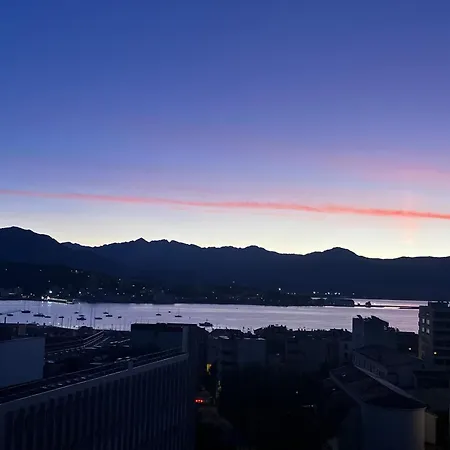 Très Bel Avec Terrasse De 87m2 Avec Superbe Vue Panoramique Sur La Baie D