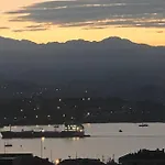 Tres Bel Avec Terrasse De 87m2 Avec Superbe Vue Panoramique Sur La Baie D Apartman Ajaccio
