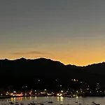 Tres Bel Avec Terrasse De 87m2 Avec Superbe Vue Panoramique Sur La Baie D Apartman Ajaccio