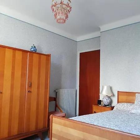 Tres Bel Avec Terrasse De 87m2 Avec Superbe Vue Panoramique Sur La Baie D Ajaccio (Corsica)