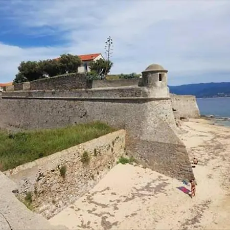 Tres Bel Avec Terrasse De 87m2 Avec Superbe Vue Panoramique Sur La Baie D Ajaccio (Corsica)