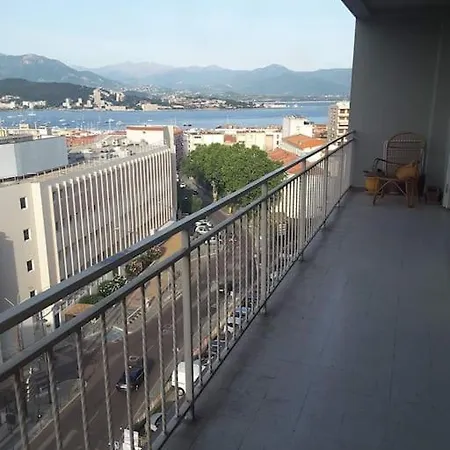 Tres Bel Avec Terrasse De 87m2 Avec Superbe Vue Panoramique Sur La Baie D *