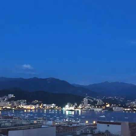 Tres Bel Avec Terrasse De 87m2 Avec Superbe Vue Panoramique Sur La Baie D * Ajaccio (Corsica)