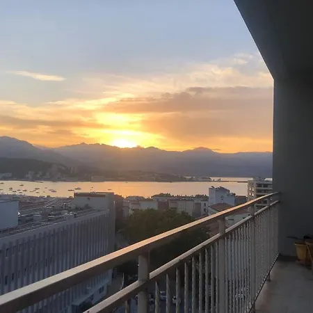 Tres Bel Avec Terrasse De 87m2 Avec Superbe Vue Panoramique Sur La Baie D * Ajaccio (Corsica)