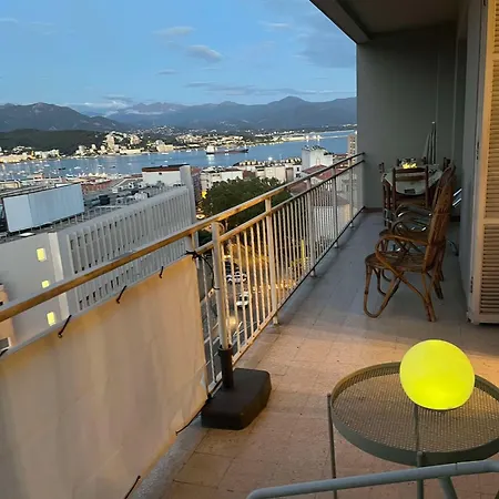 Tres Bel Avec Terrasse De 87m2 Avec Superbe Vue Panoramique Sur La Baie D Apartament *