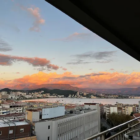 Tres Bel Avec Terrasse De 87m2 Avec Superbe Vue Panoramique Sur La Baie D *