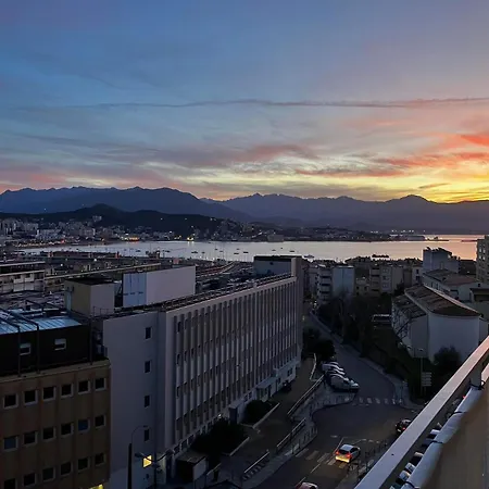 Tres Bel Avec Terrasse De 87m2 Avec Superbe Vue Panoramique Sur La Baie D Ajaccio (Corsica)