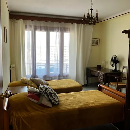 Tres Bel Avec Terrasse De 87m2 Avec Superbe Vue Panoramique Sur La Baie D Apartament