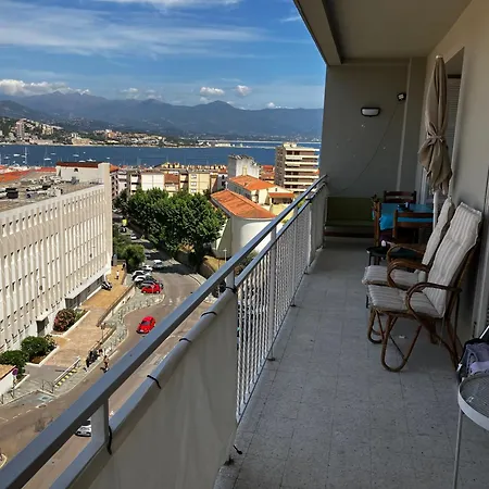 Tres Bel Avec Terrasse De 87m2 Avec Superbe Vue Panoramique Sur La Baie D *
