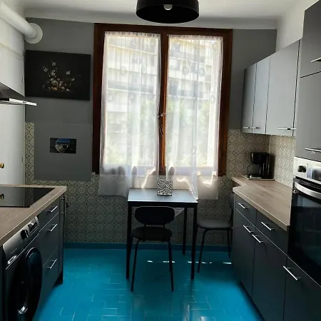 Tres Bel Avec Terrasse De 87m2 Avec Superbe Vue Panoramique Sur La Baie D