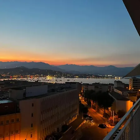 Apartament Tres Bel Avec Terrasse De 87m2 Avec Superbe Vue Panoramique Sur La Baie D Ajaccio (Corsica)