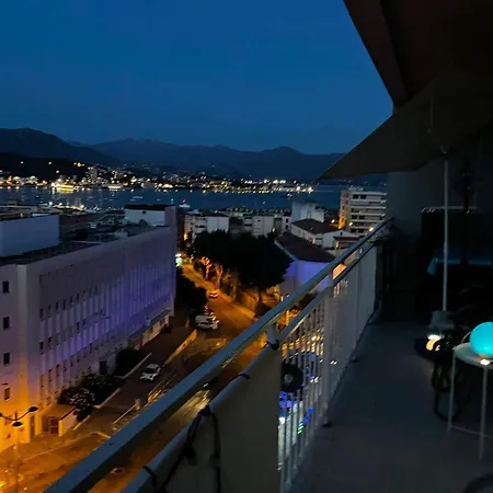 Tres Bel Avec Terrasse De 87m2 Avec Superbe Vue Panoramique Sur La Baie D * Ajaccio (Corsica)