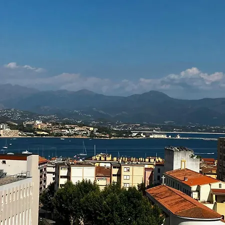 Tres Bel Avec Terrasse De 87m2 Avec Superbe Vue Panoramique Sur La Baie D