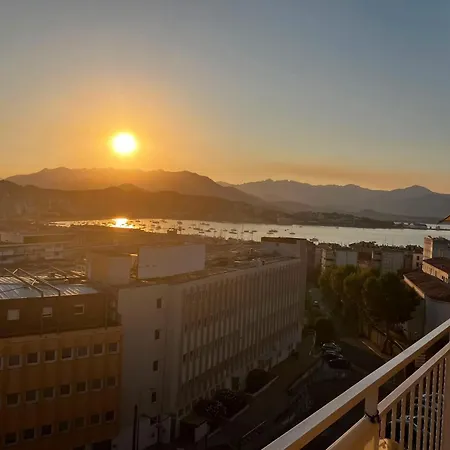 Apartament Tres Bel Avec Terrasse De 87m2 Avec Superbe Vue Panoramique Sur La Baie D