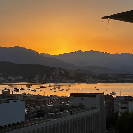Tres Bel Avec Terrasse De 87m2 Avec Superbe Vue Panoramique Sur La Baie D *