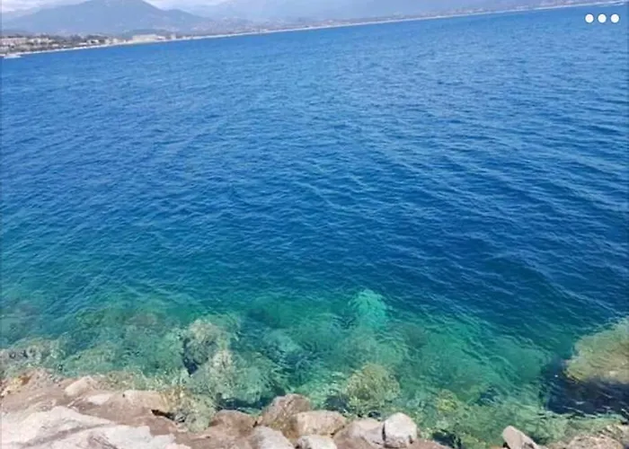 Apartment Tres Bel Avec Terrasse De 87m2 Avec Superbe Vue Panoramique Sur La Baie D *