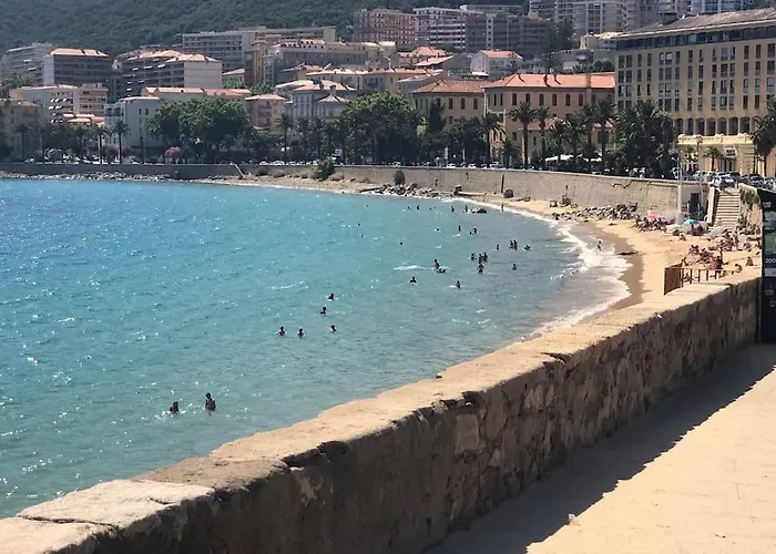 Tres Bel Avec Terrasse De 87m2 Avec Superbe Vue Panoramique Sur La Baie D * Ajaccio (Corsica)
