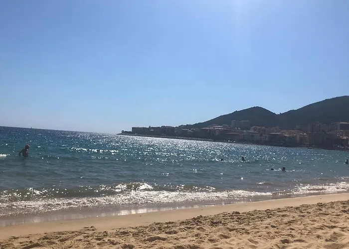 Tres Bel Avec Terrasse De 87m2 Avec Superbe Vue Panoramique Sur La Baie D Ajaccio (Corsica)