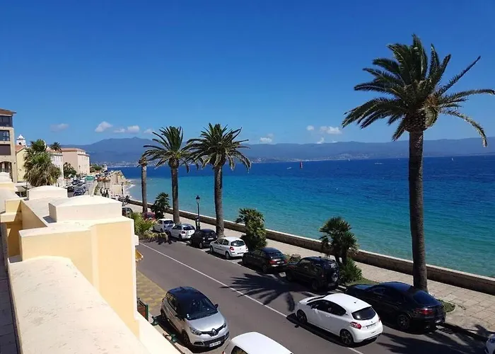 Апартаменти Tres Bel Avec Terrasse De 87m2 Avec Superbe Vue Panoramique Sur La Baie D Аяччо