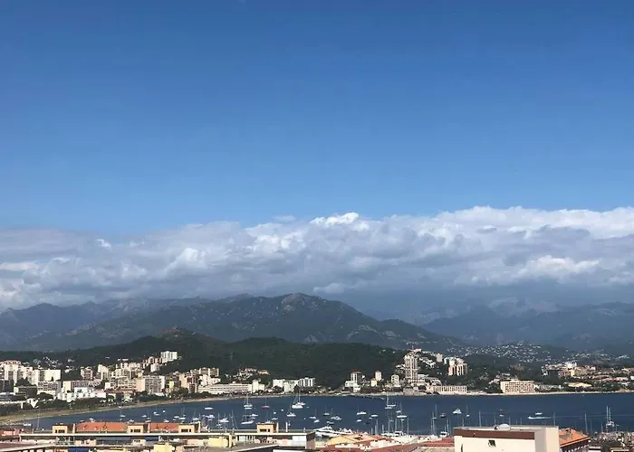 Апартаменти Tres Bel Avec Terrasse De 87m2 Avec Superbe Vue Panoramique Sur La Baie D Аяччо