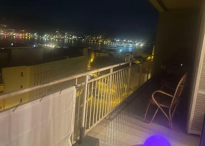 Apartment Tres Bel Avec Terrasse De 87m2 Avec Superbe Vue Panoramique Sur La Baie D