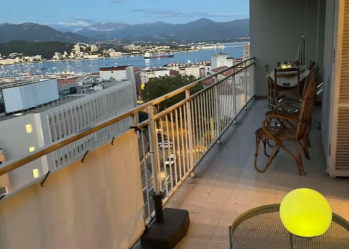 Tres Bel Avec Terrasse De 87m2 Avec Superbe Vue Panoramique Sur La Baie D Apartment *