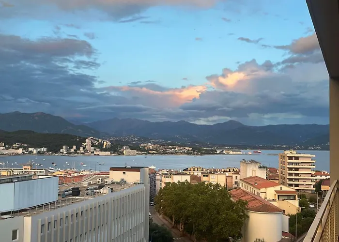 Tres Bel Avec Terrasse De 87m2 Avec Superbe Vue Panoramique Sur La Baie D Апартаменти *