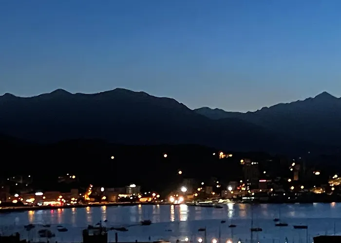 Tres Bel Avec Terrasse De 87m2 Avec Superbe Vue Panoramique Sur La Baie D Apartment