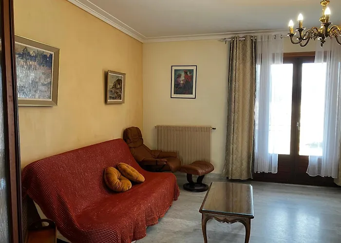 Tres Bel Avec Terrasse De 87m2 Avec Superbe Vue Panoramique Sur La Baie D Ajaccio (Corsica)