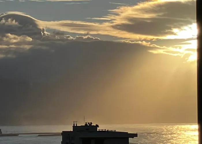 Tres Bel Avec Terrasse De 87m2 Avec Superbe Vue Panoramique Sur La Baie D Апартаменти Аяччо