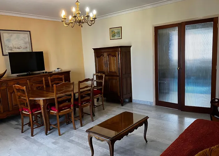 Tres Bel Avec Terrasse De 87m2 Avec Superbe Vue Panoramique Sur La Baie D Апартаменти *